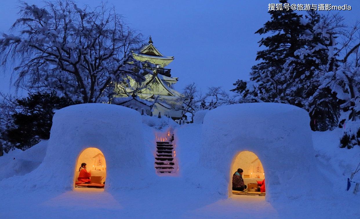 原创日本有片雪屋星河粉色樱花雪地里绽放是千与千寻灵感原型