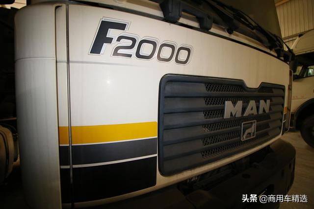 服务站仓库内的好货崭新的德国曼恩f2000fe410单桥牵引车