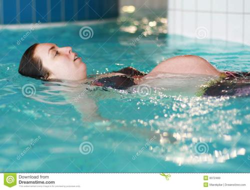[孕妇可以游泳吗？平常爱健身游泳的孕妈要注意了] 