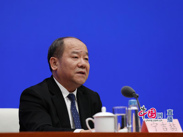 看中国经济不必纠结数字，更重要的是结构和全