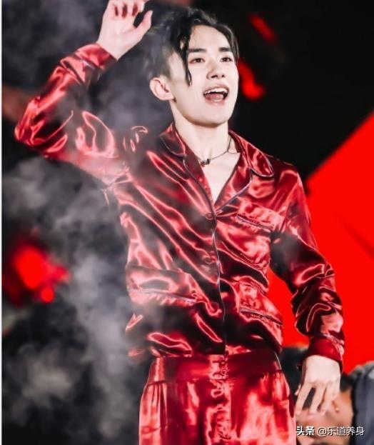 易烊千玺玊尔演唱会门票多少钱 24cf3001b98f4a29b3326c7505bad6da.jpeg