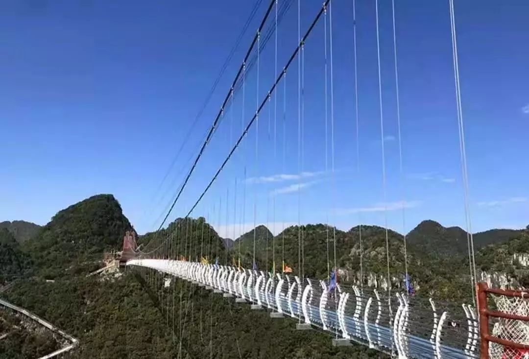 长顺神泉谷景区东起威远潮井,西至青龙潭,全长约8.