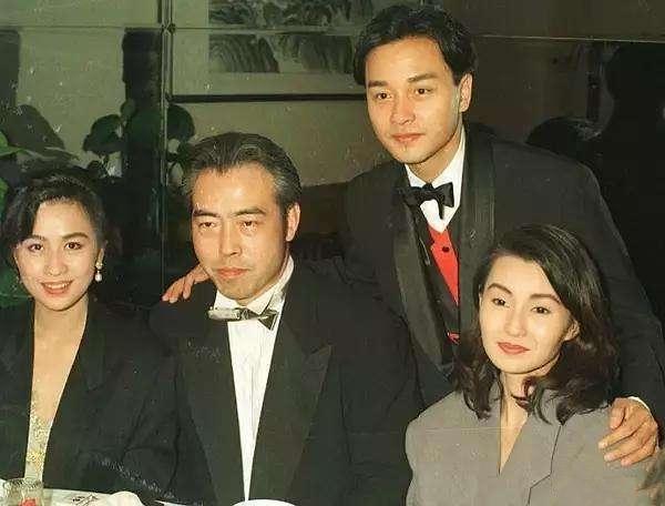 从陈宇昂儿时的照片可以看出,他的笑容几乎和陈凯歌的复制粘贴一模一