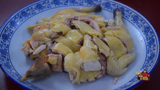 广东白切鸡正宗做法，简单4步，做出来皮脆肉嫩，超好吃|