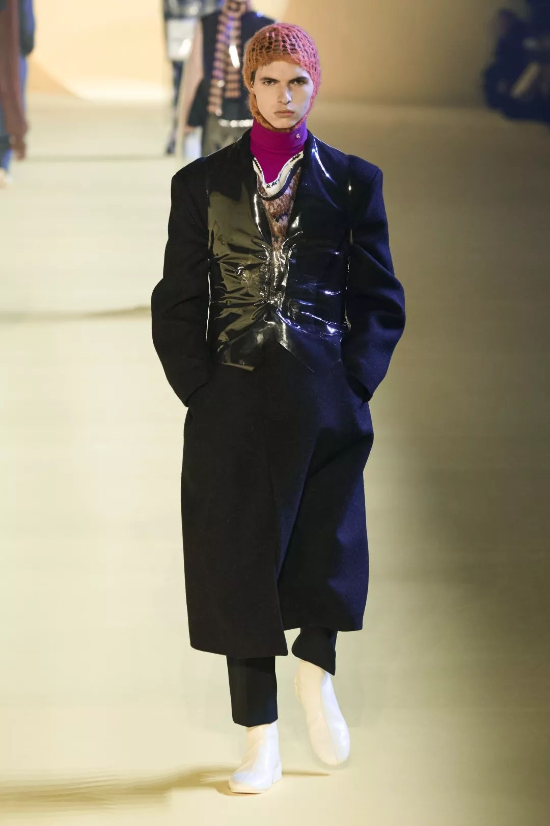 Raf Simons Fall 2020 Menswear，假想David Bowie火星上的生活_人类