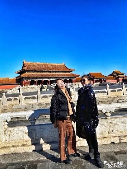 发布"赶着周一闭馆,躲开人流,去故宫撒欢儿"并配图的账号"露小宝ll"的