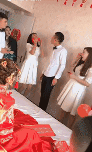 搞笑GIF趣图：新郎和伴娘这样好吗？求新娘的内心感受！ _段子