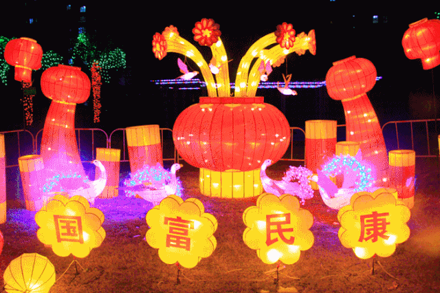 童话世界!菏泽市区惊现大型灯光展!门票,新春大礼包,现金红包免费送!