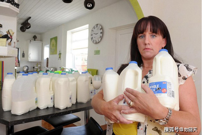  [国外女子20年只喝牛奶不吃饭，如今56岁的她，身体居然变成了这样] 