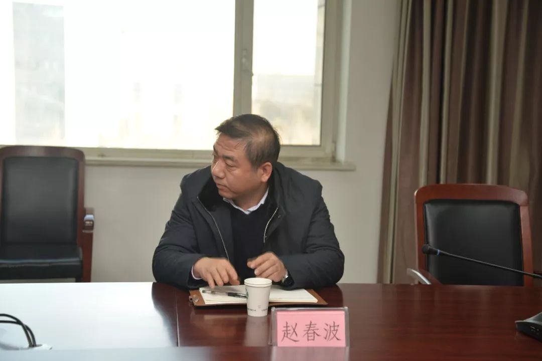 会上,阳煤集团党委组织部科长王斌宣读了干部任免文件,赵春波同志任