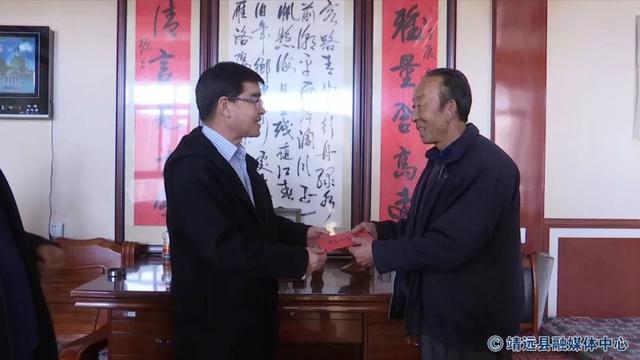 张启业节前走访慰问老党员和困难群众