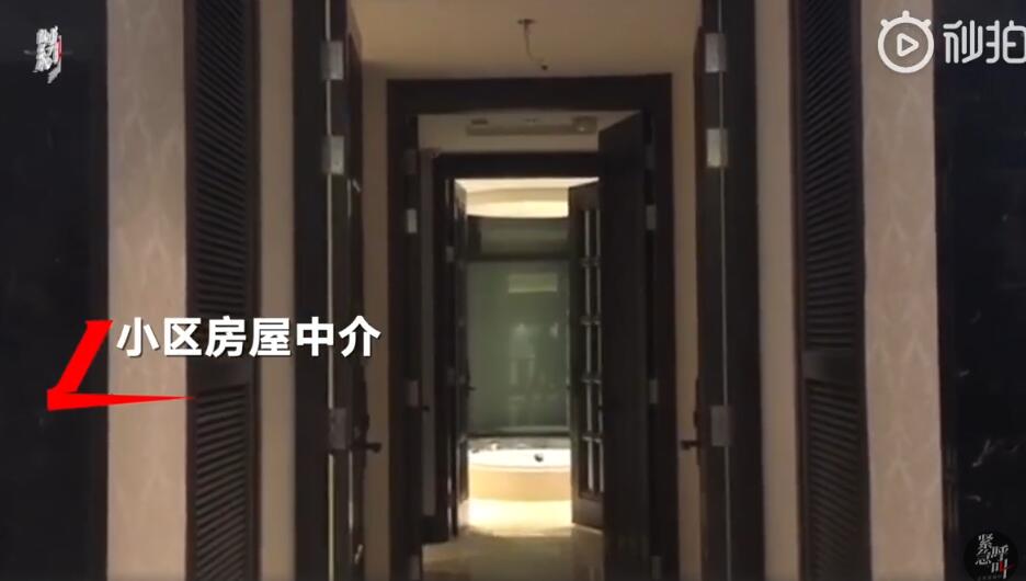 开奔驰车进故宫女子疑似豪宅公开：宫殿式三进