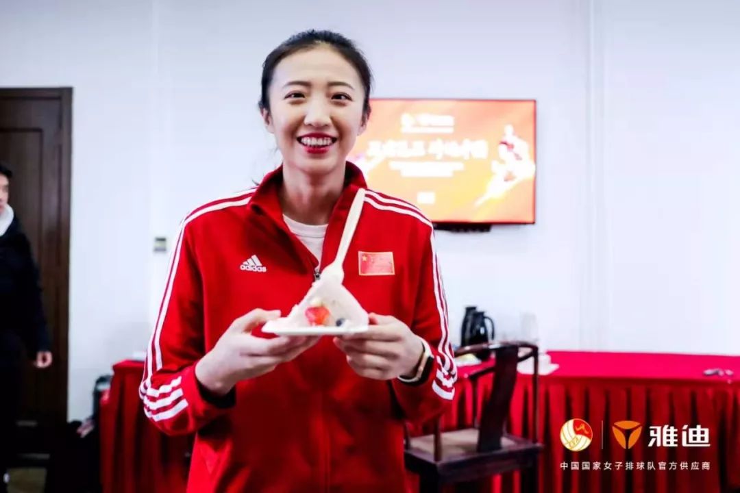 雅迪中国女子排球队官方合作暨新品发布会照片记录全程精彩瞬间