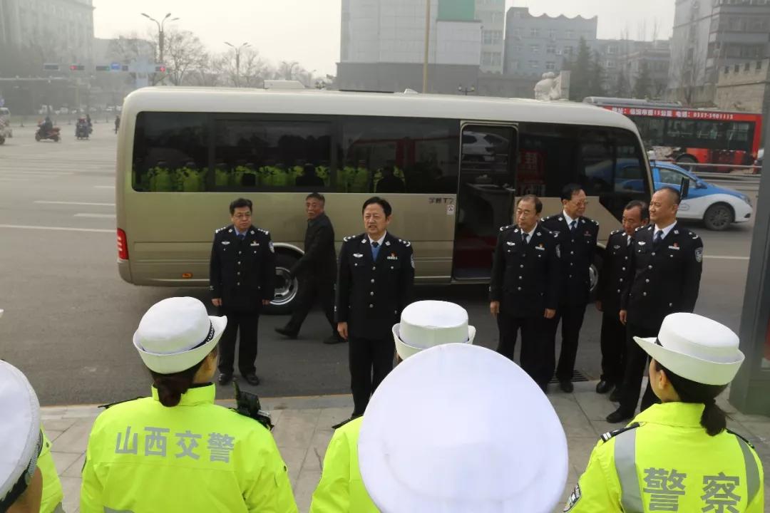 家属进行了座谈,转达了省厅党委及副省长,公安厅长刘新云对大家的问候