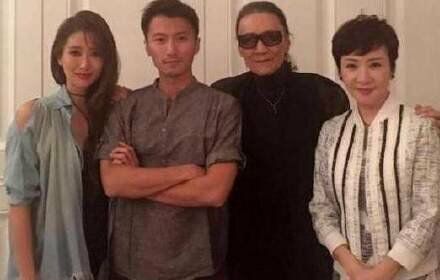 谢霆锋父亲谢贤即使跟女友接吻也不愿摘下墨镜