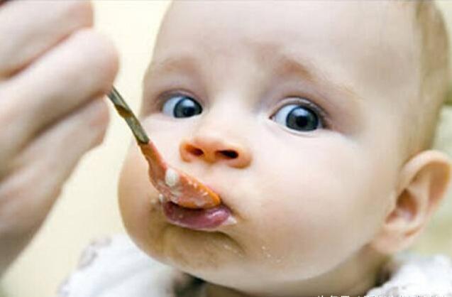 【孩子出生几个月才能吃食用油？如果添加？家长应注意哪5个方面】 