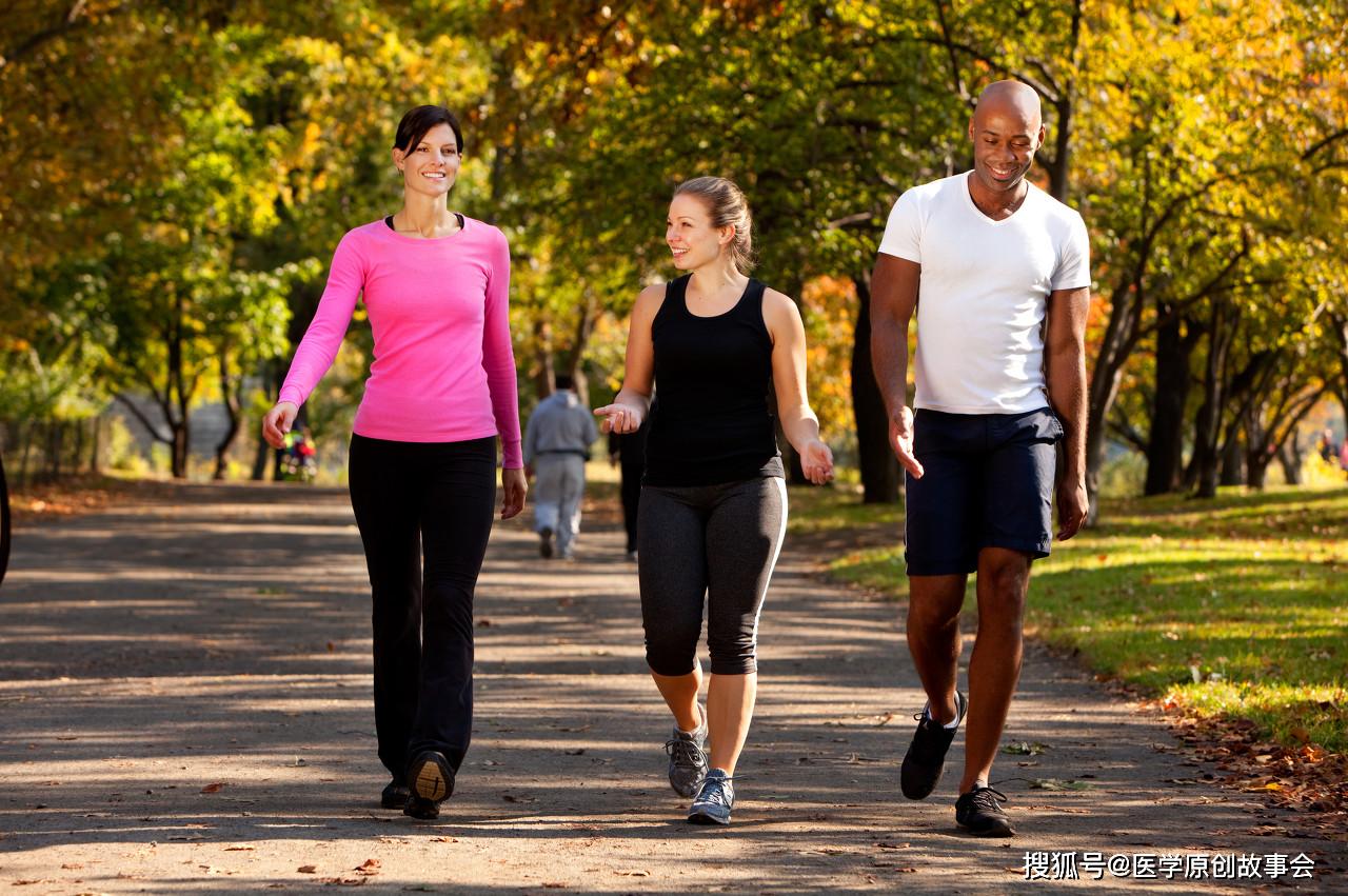 【一个人长寿还是短命，看走路就知道，走路符合五个表现会更健康】