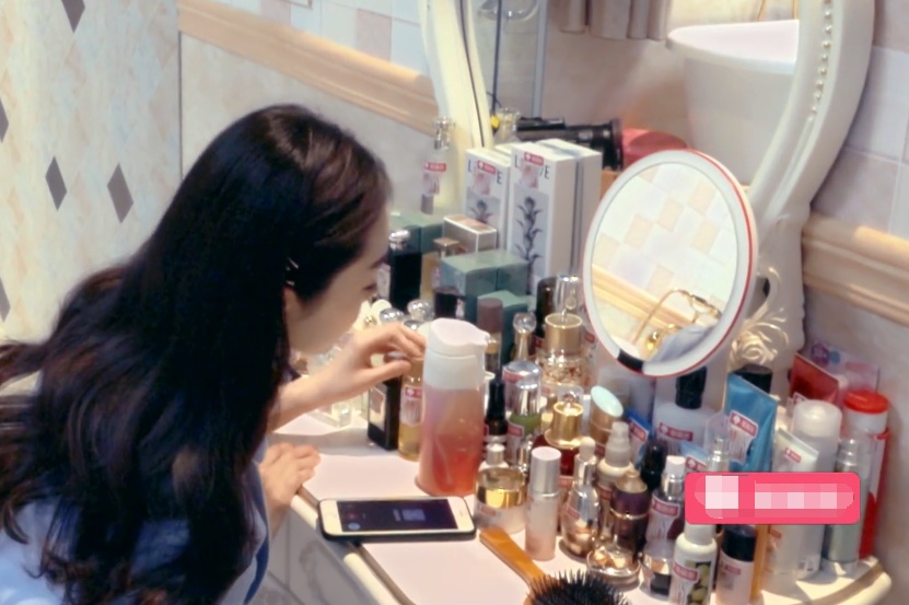 女明星到底多有钱?宋轶节目中曝光化妆台,女生们集体"