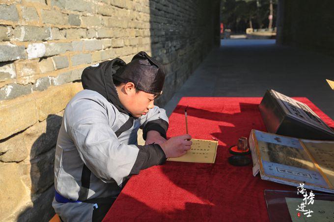山海关古城年博会,这里有众多民俗活动,还有真人不倒翁 山海关古城年博会,这里有众多民俗活动,还有真人不倒翁