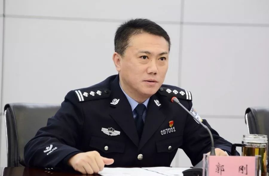 副县长,公安局长郭刚出席活动,与老同志亲切交流,合影留念,并提