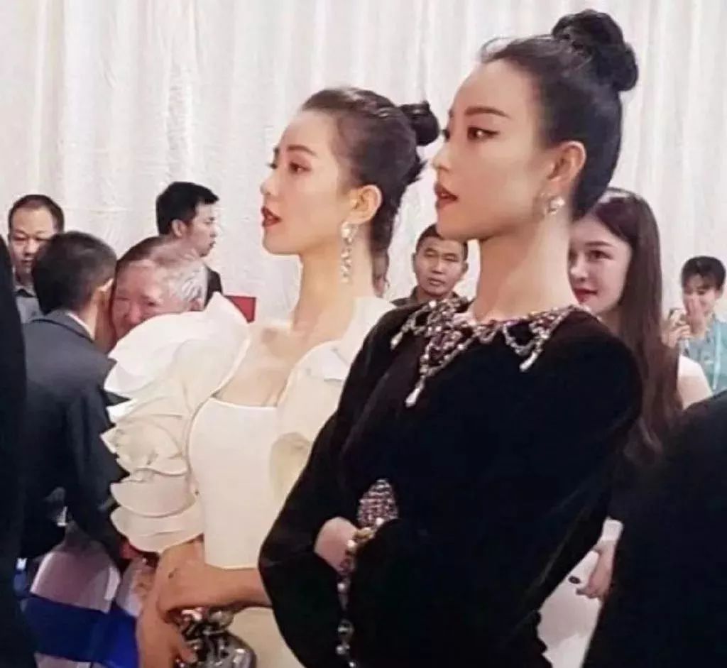 连头发都有替身?看女明星如何伪装完美后脑勺