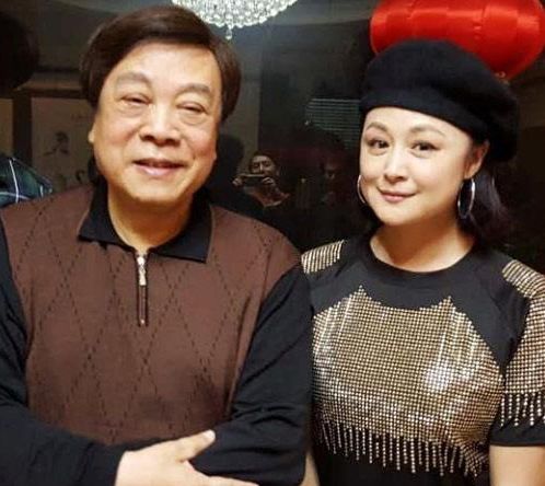 赵忠祥与妻子年轻照被曝出, 与现在老态龙钟差距