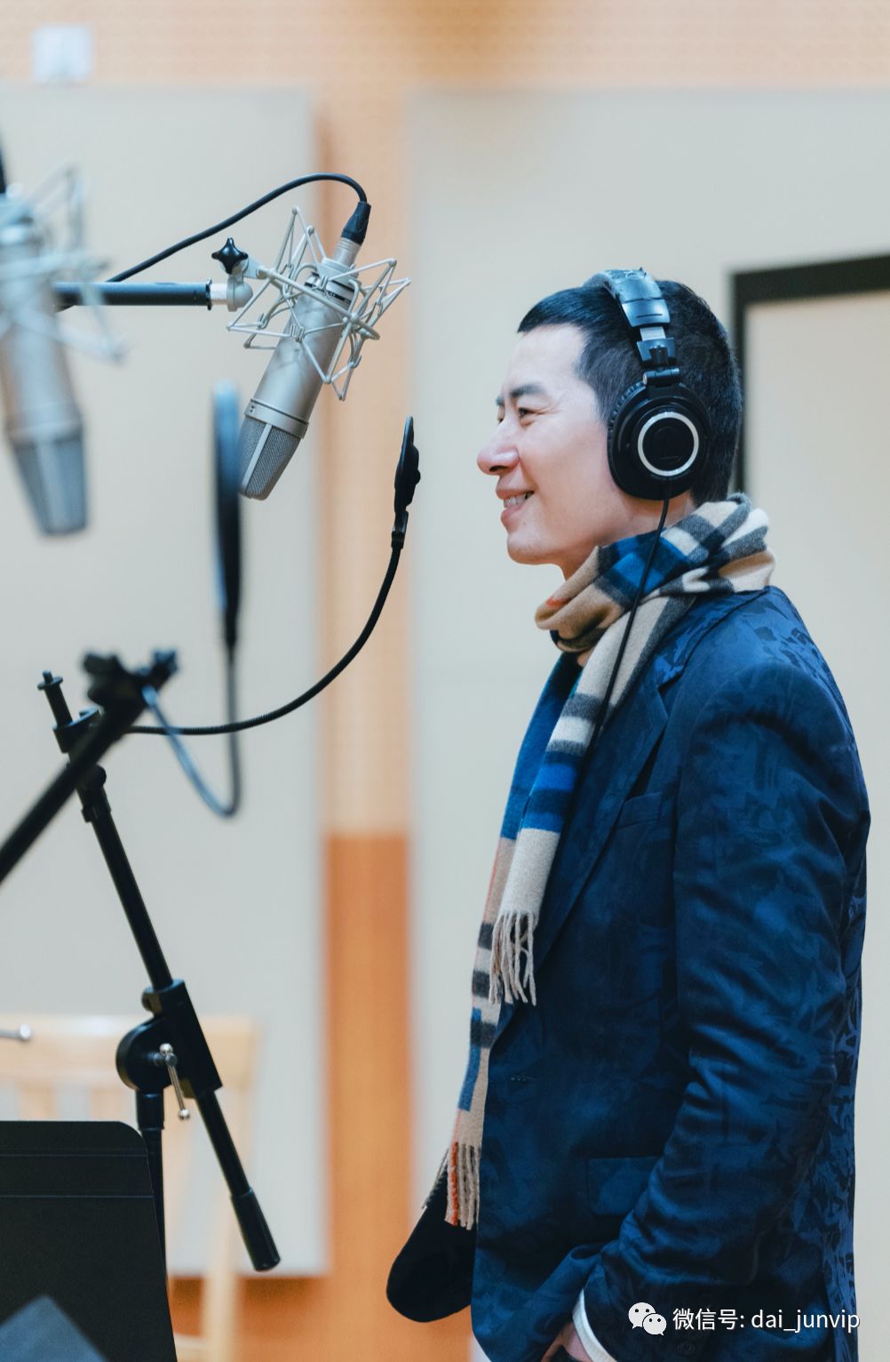 然后，我们把那天录的不满意的《送别》，又重唱了一遍。王维倩和徐俊杰