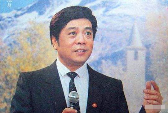 赵忠祥与妻子年轻照被曝出, 与现在老态龙钟差距
