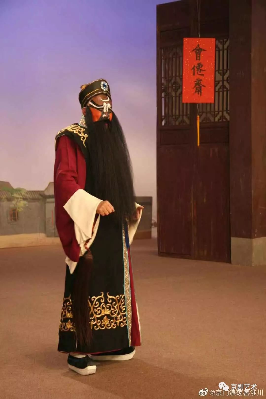 幼随父从艺,先唱娃娃生,后工武生,老生,花脸,文武丑诸行,先后拜孟鸿茂