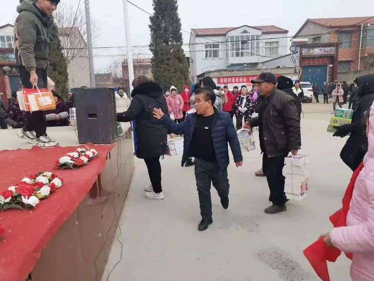 封丘冯村乡大里薛学校捐款仪式