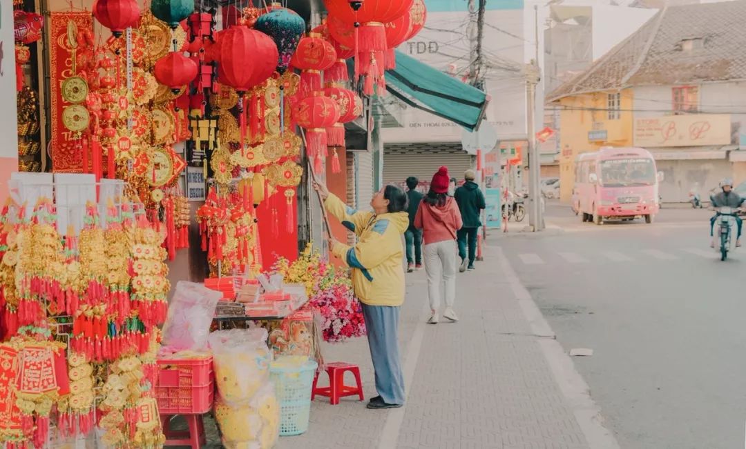 想哭怎么办【快过年了，9年后再看这个画面，想哭】