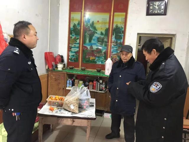 息县公安局彭店派出所节前看望慰问老干部
