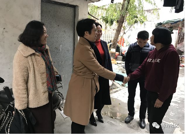 厚街镇党委委员王凤霞走访慰问低保户及巡查河涌