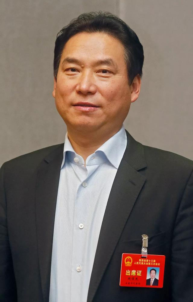走在全省经济总量第二方阵前列_迈开大步走在前列图(3)