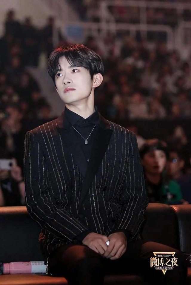 微博之夜2022易烊千玺 189c99083d3a4bf7a66ba5609bee5436.jpeg