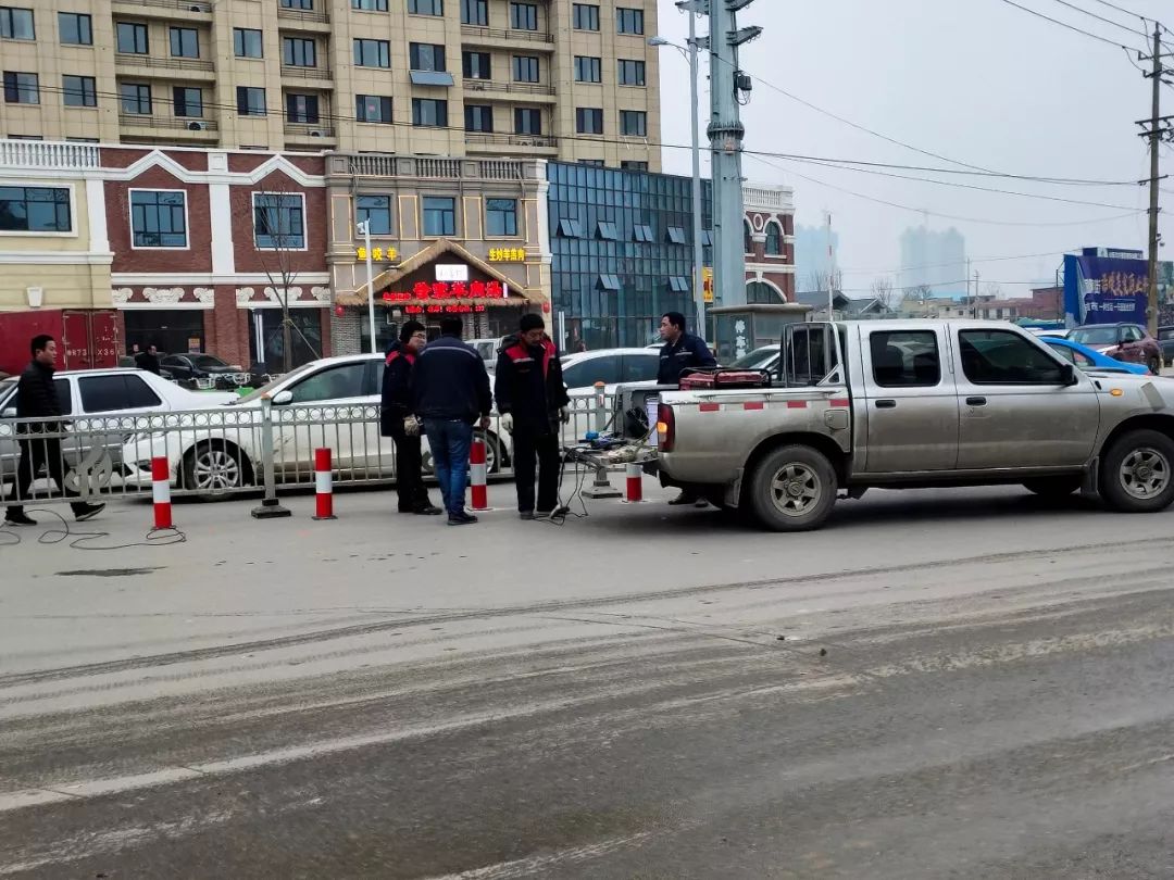扩散菏泽城区八一路双河路高平路交叉口改造增设隔离栏公交线路也有