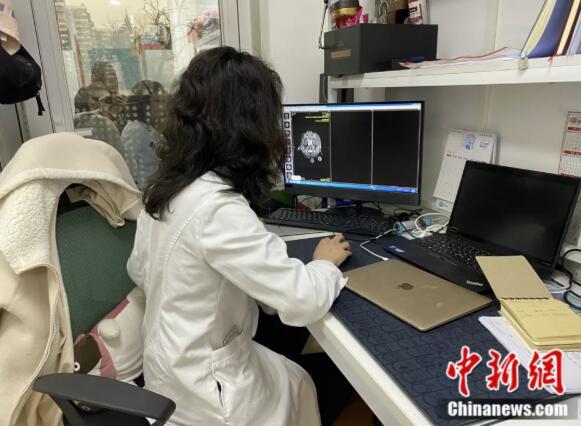 儿科女医生“卸妆救人”走红，同行们这么说