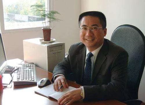 二中新任校长 4c1b154535104dbeb67acbe9dba303e9.jpeg