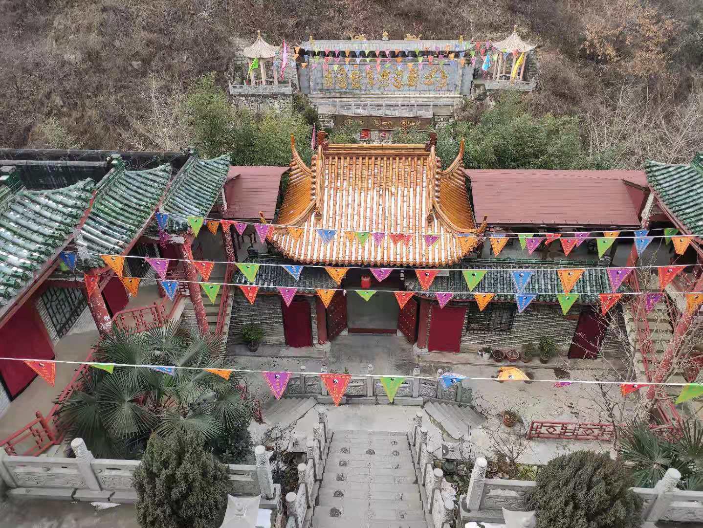 昆仑山玉虚宫不允许随便进入 4c454e3dedd84210a9bda2b0c756eb52.jpeg