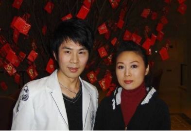 她42岁嫁小15岁鲜肉,多次凭实力上春晚不红,57岁像少女