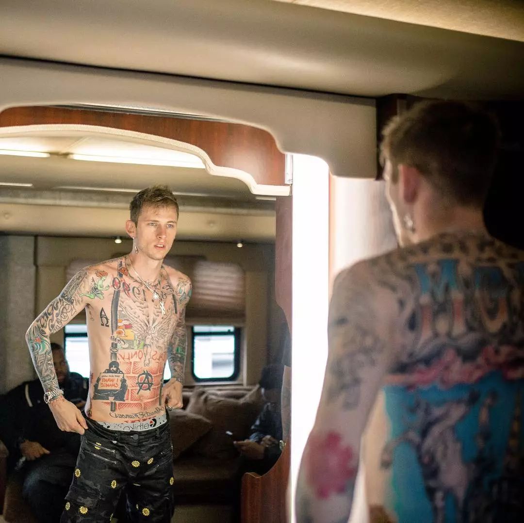 machine gun kelly 也太帅了!