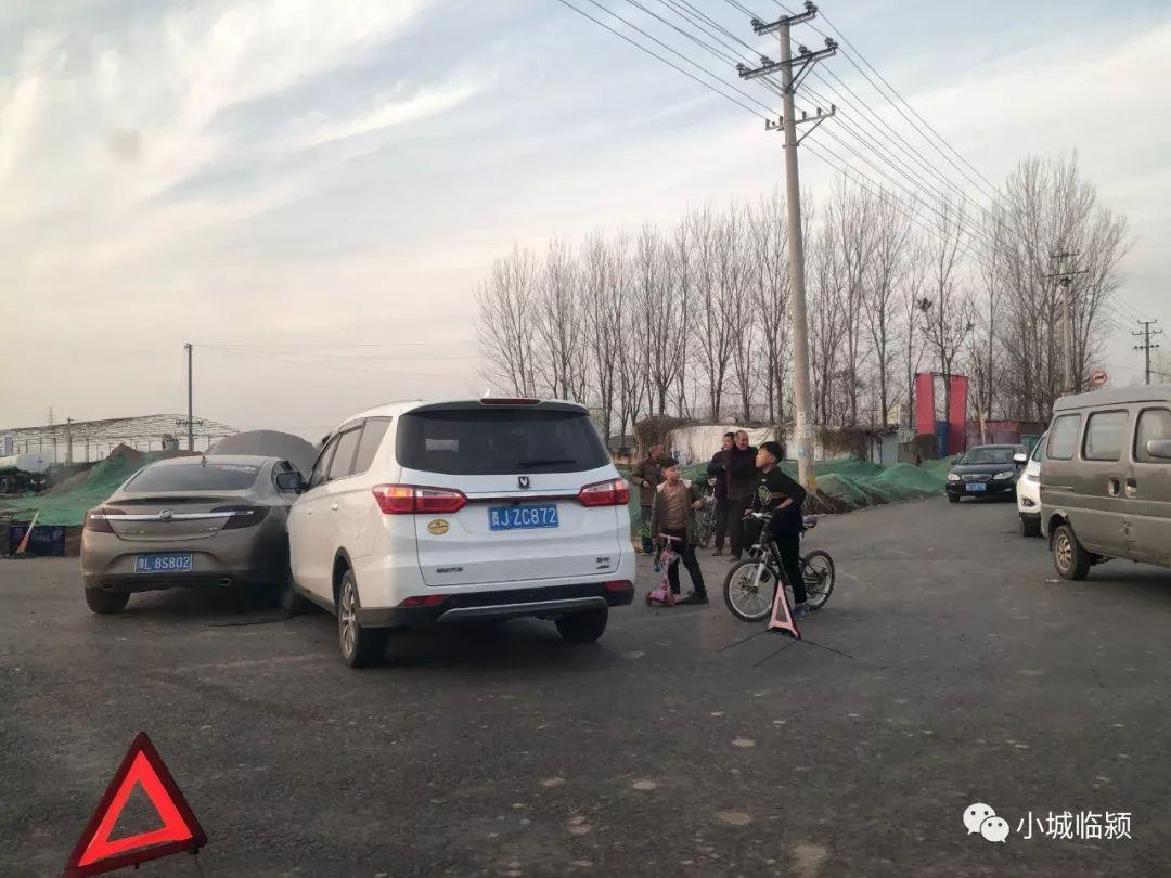 临颍:逍襄路宽了车祸多了,今天下午又发生一起两车相撞交通事故