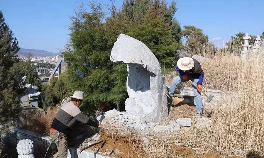 大理祥云重拳出击拆除大凹公墓活人墓12座