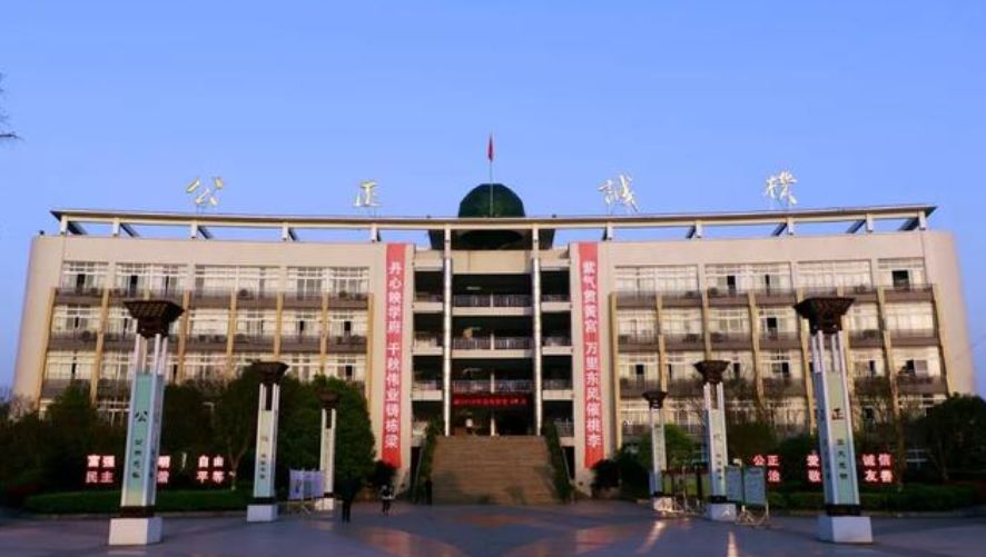 来自华中科技大学四川大学兰州大学等12所知名大学的西充中学优秀学子