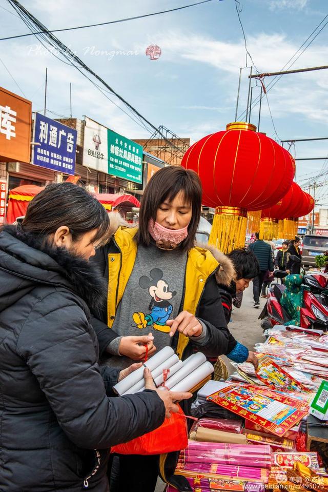 农村过年去集市在洛阳过年你家年货可办齐