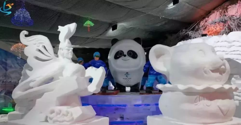 "冰墩墩"和"雪容融"北京冬奥会,冬残奥会吉祥物本届艺术节展出以"冬奥