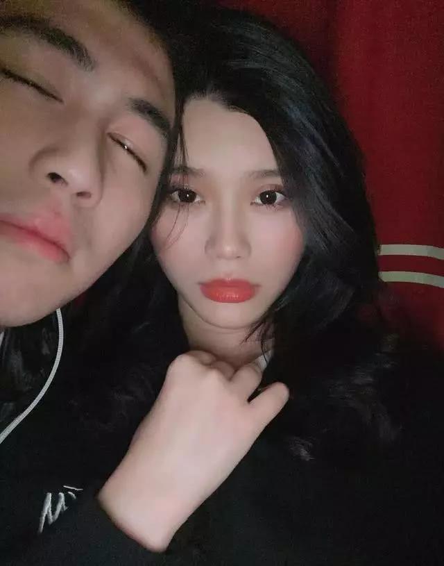 奚梦瑶何猷君出席朋友婚礼,长腿吸睛,网友:期待你们自己的婚礼 作者: 来源:猫眼娱乐V 奚梦瑶何猷君出席朋友婚礼,长腿吸睛,网友:期待你们自己的婚礼 作者: 来源:猫眼娱乐V