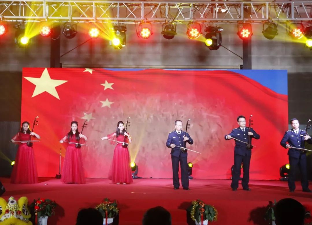 二胡我的祖国简谱_我和我的祖国二胡简谱(3)
