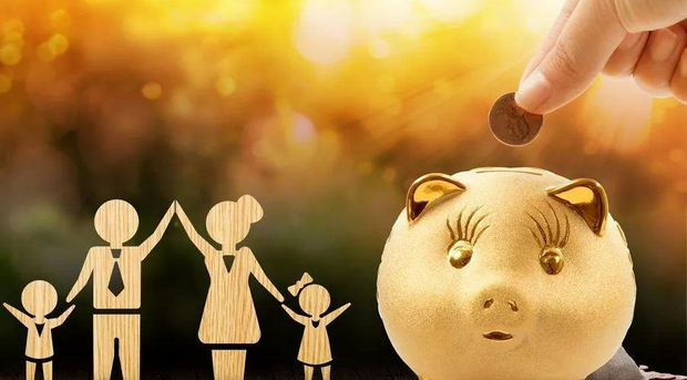 一个家庭除去正常开销,还能存多少钱,十万元多吗?