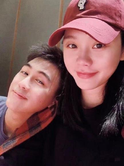 奚梦瑶何猷君出席朋友婚礼,长腿吸睛,网友:期待你们自己的婚礼 作者: 来源:猫眼娱乐V 奚梦瑶何猷君出席朋友婚礼,长腿吸睛,网友:期待你们自己的婚礼 作者: 来源:猫眼娱乐V